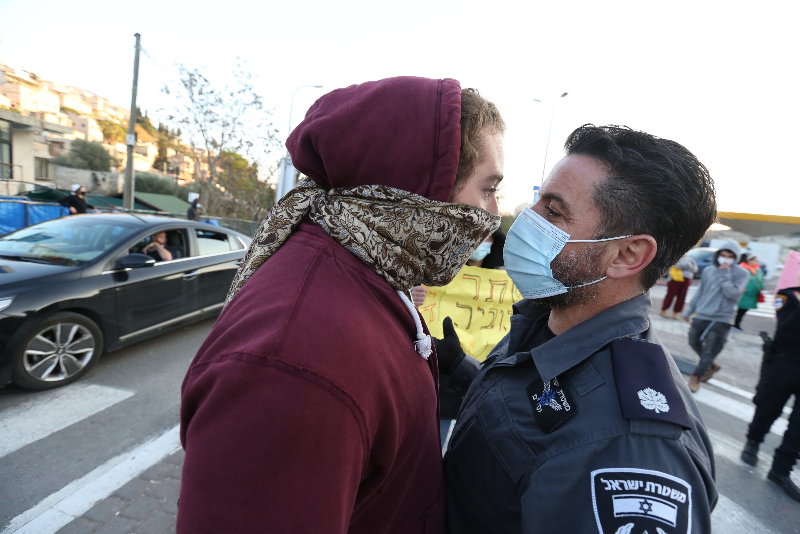 משטרה חלשה יודעת להרביץ רק לאנשים חלשים