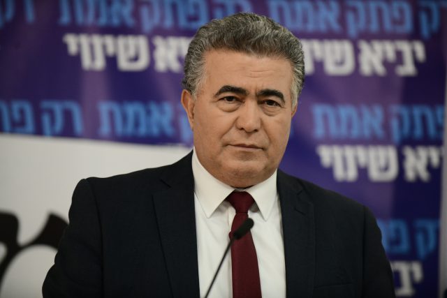 עמיר פרץ. "ניסה לבצע מחטף ולהפוך את מפלגת העבודה לדיקטטורה בלי פריימריז"