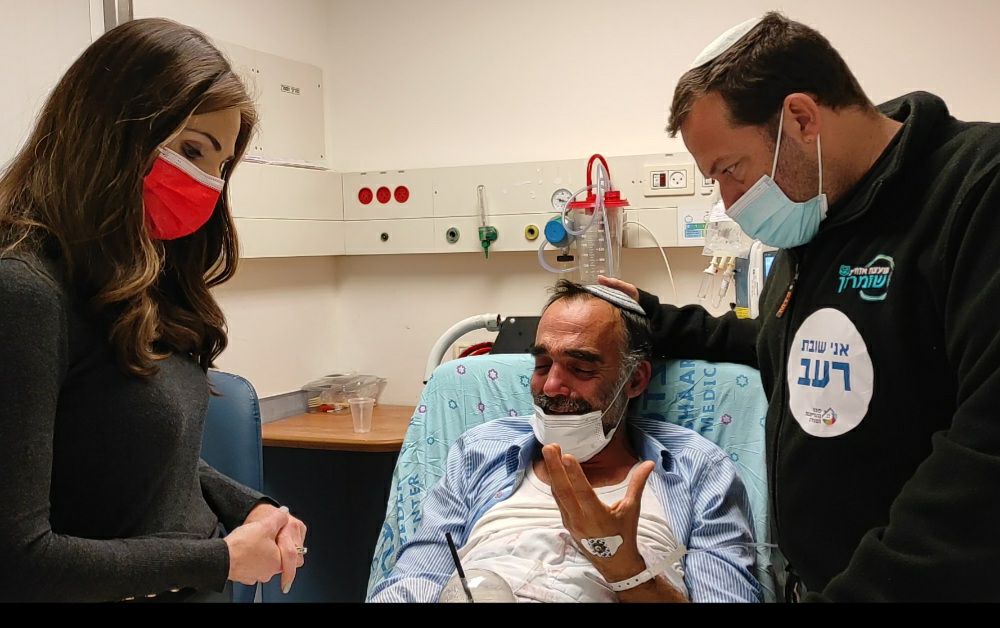 קורע לב: איתי זר בדמעות דורש חשמל ומים לישובים