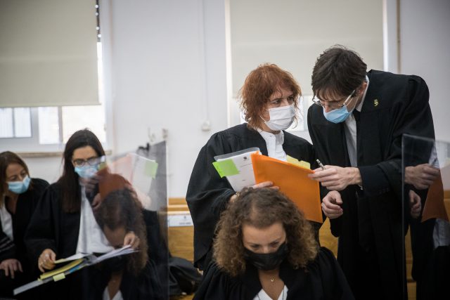 חלק מצוות התביעה במשפט נתניהו