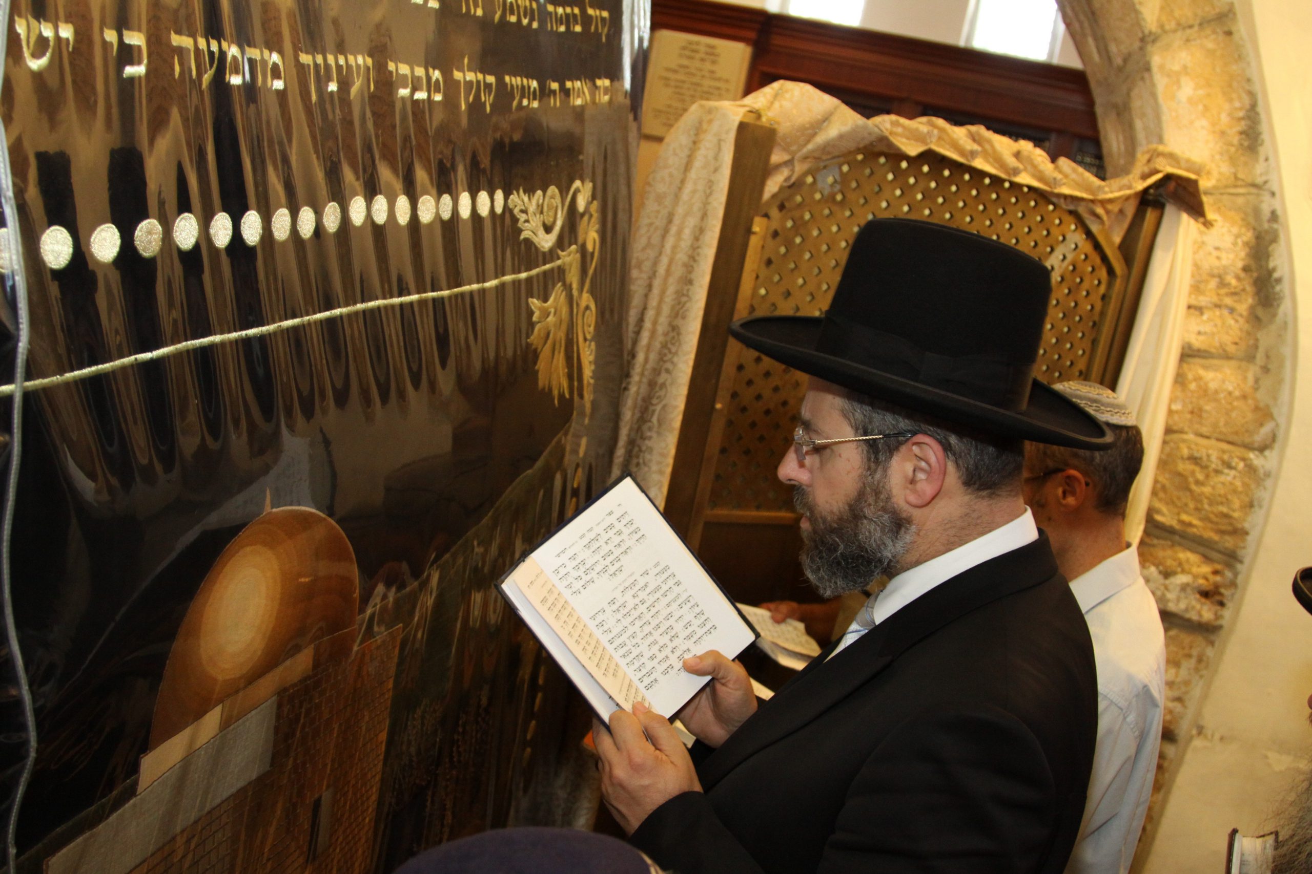 הרב הראשי לנפגעי האסון במיאמי: "מתפללים לנס"