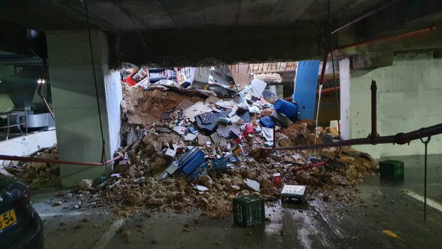 חנות קרסה לתוך חניון תת קרקעי ברחוב הלל בירושלים