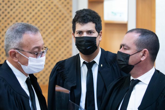 הרכב חלקי של הסנגורים בתיק 4000 (יונתן זינדל / פלאש 90)