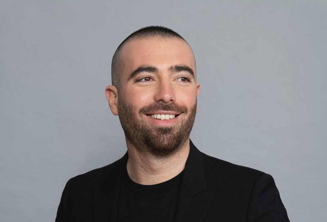פסקול חייו: עומר אדם בהפתעה יוצאת דופן. צפו