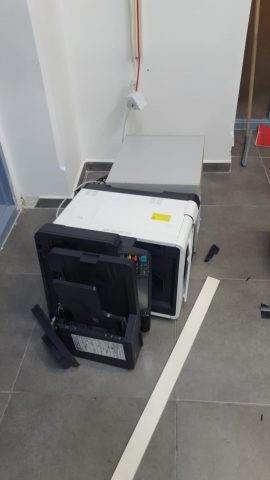 חרדים נגד הרכבת הקלה: פרצו לעירייה והשחיתו רכוש