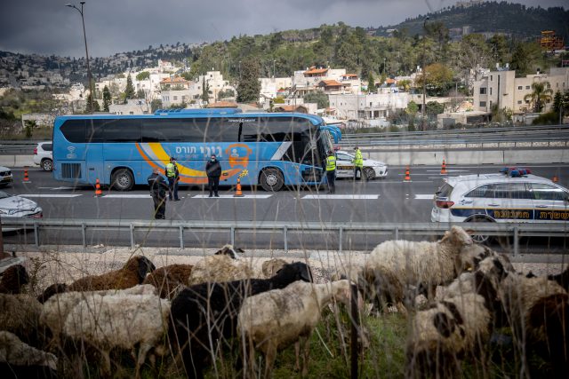 מחסום משטרתי על כביש 1.