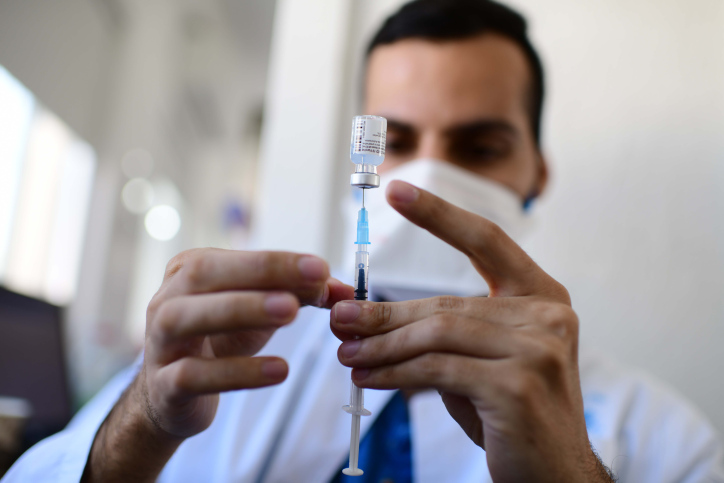חוק המחייב חיסונים: חייבים להפסיק לסגוד לעגל הזהב