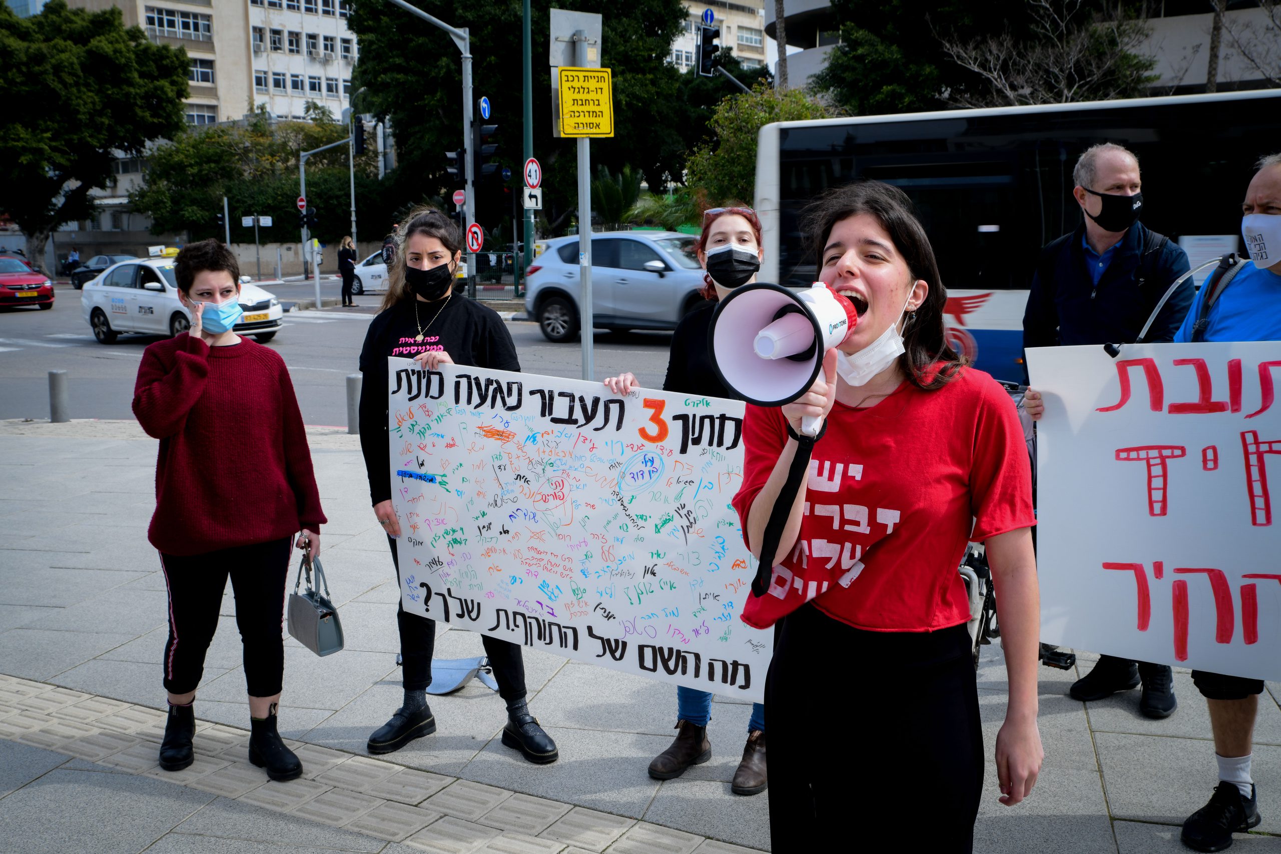 הפגנה שנערכה על כוונת הפרקליטות להגיש כתב אישום מקל