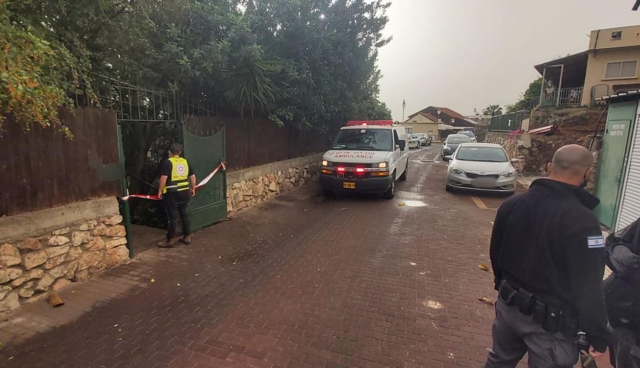 רצח בנשר: עורך דין כבן 70 נדקר בפתח ביתו