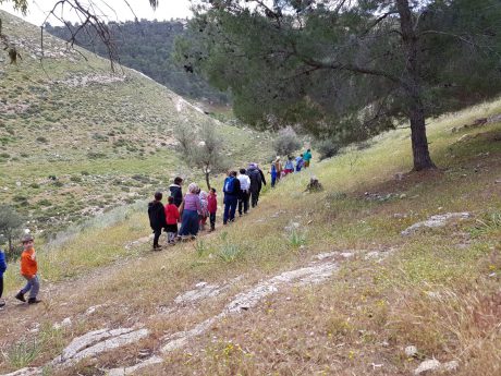 חול המועד פסח: חוגגים בספר המדבר של גוש עציון