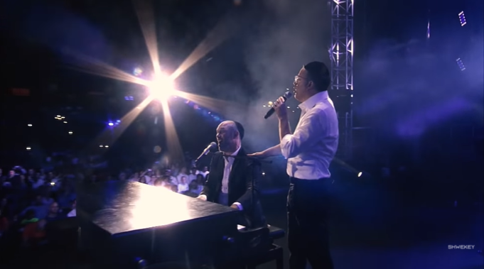 צפו: יונתן רזאל ושוואקי בדואט מרגש