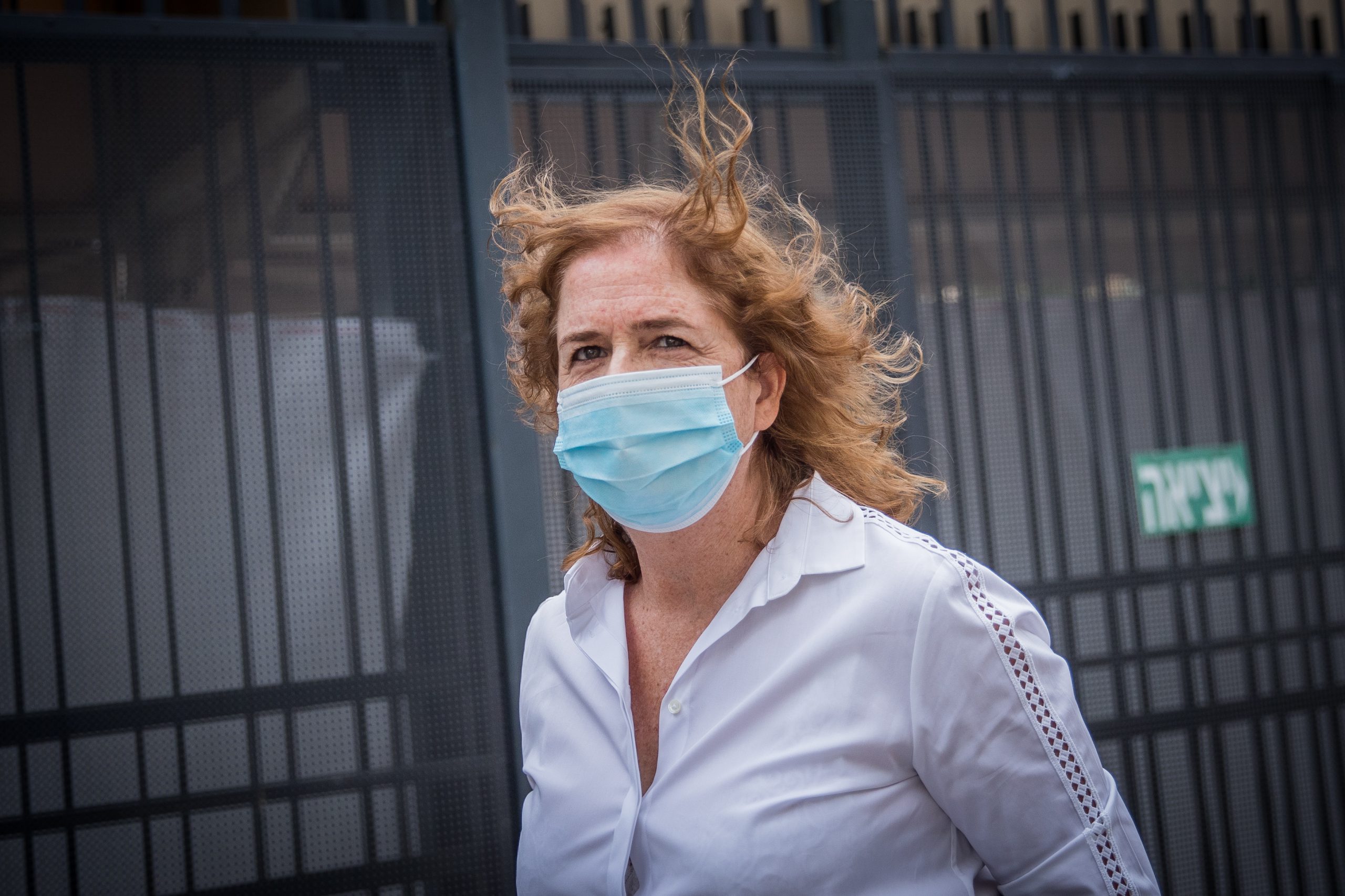 התובעת ליאת בן ארי תגבה את עדות מילצ'ן בבריטניה