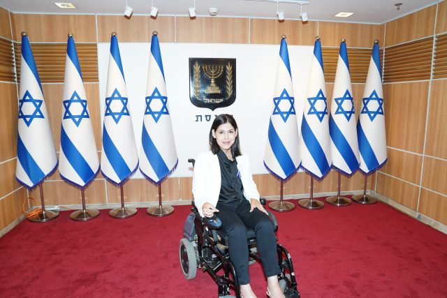 שחור ולבן זה תמיד עובדח"כ קארין אלהרר, יש עתיד