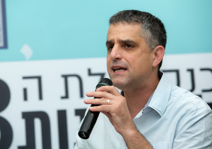 עימות בין עמית סגל לברוך קרא: "מעלה גיחוך ובוז"
