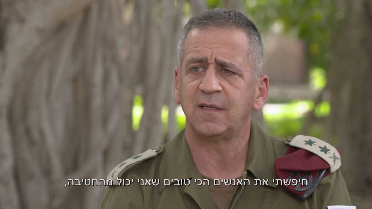 צפו: הרמטכ"ל בפגישה עם אמו של הקצין הסרוג