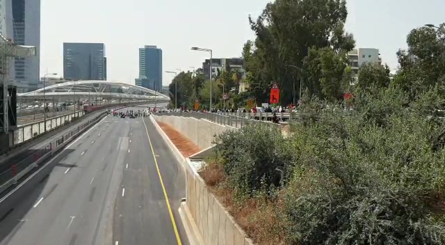 נכי צה"ל חוסמים את עזריאלי