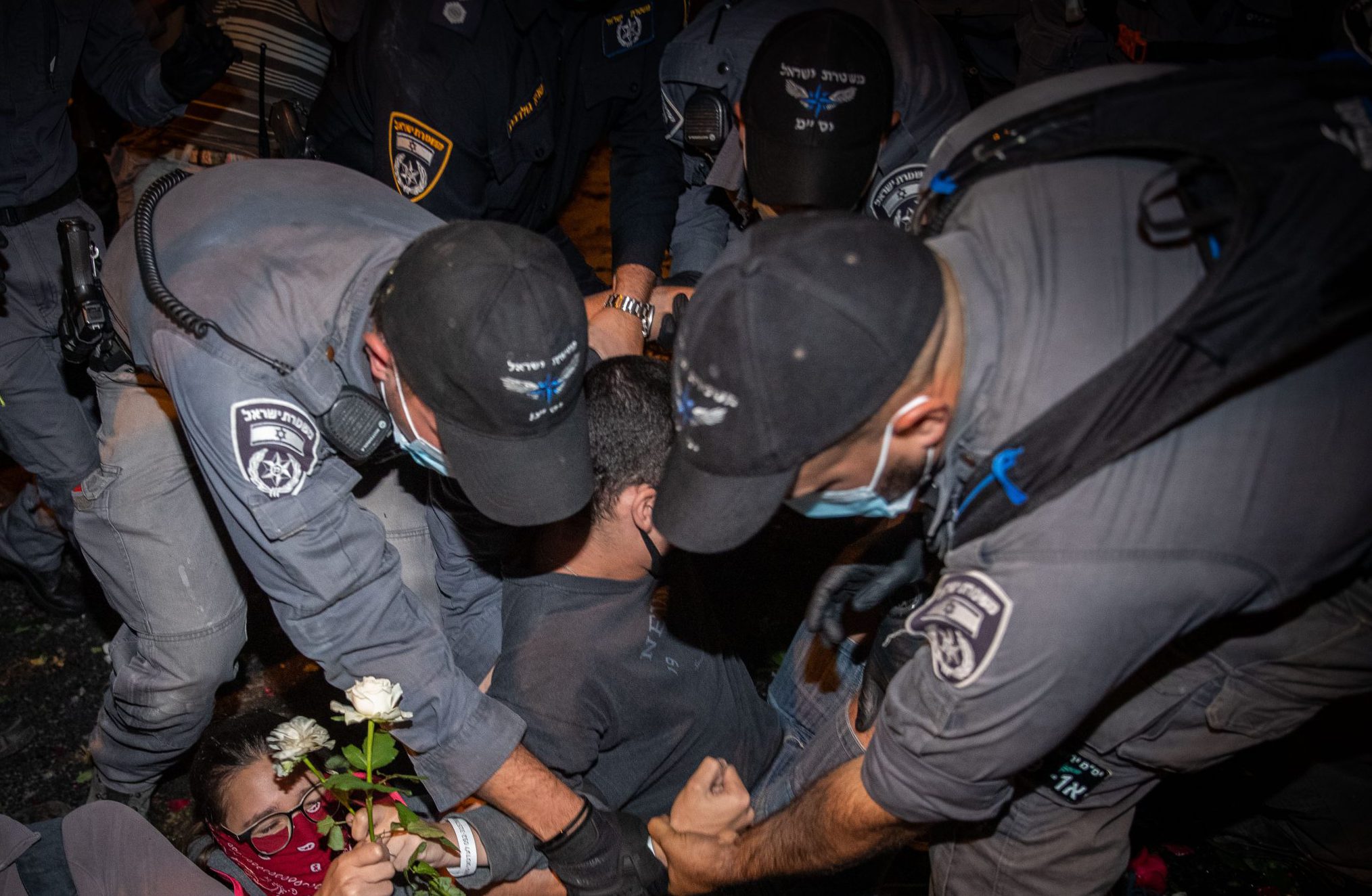 קולות מלחמה ביפו: ערבים ירו זיקוקים על השוטרים