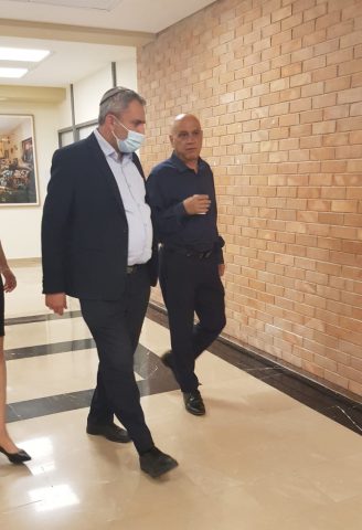 חברי הכנסת אלקין ופריג' נכנסים לדיון