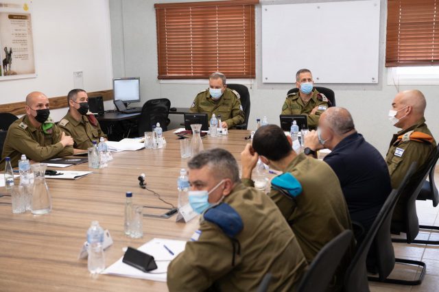 הרמטכ"ל בפיקוד דרום (צילום דובר צה"ל)