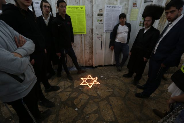 בתל אביב ובמירון: מדליקים נרות לזכר ההרוגים באסון