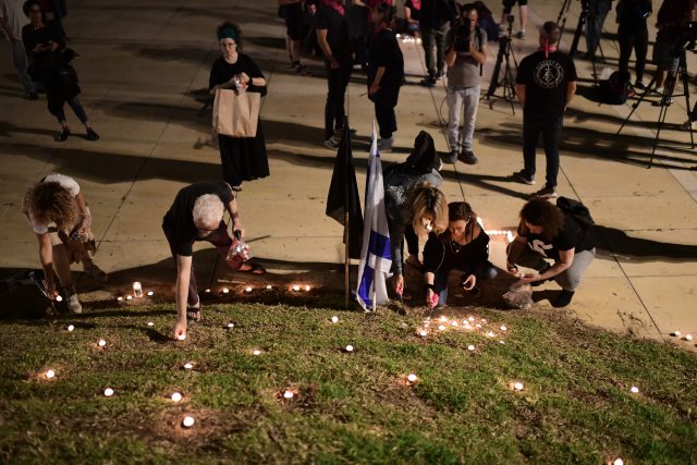 בתל אביב ובמירון: מדליקים נרות לזכר ההרוגים באסון