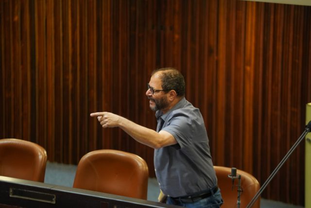 דירות לעולים מאוקראינה? את עופר כסיף זה הכעיס