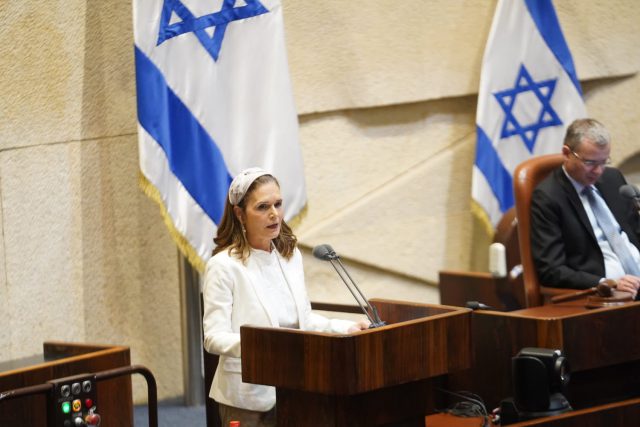 "חייתי בהסתרה מוחלטת. כלפי חוץ תקין, בפנים שבור"