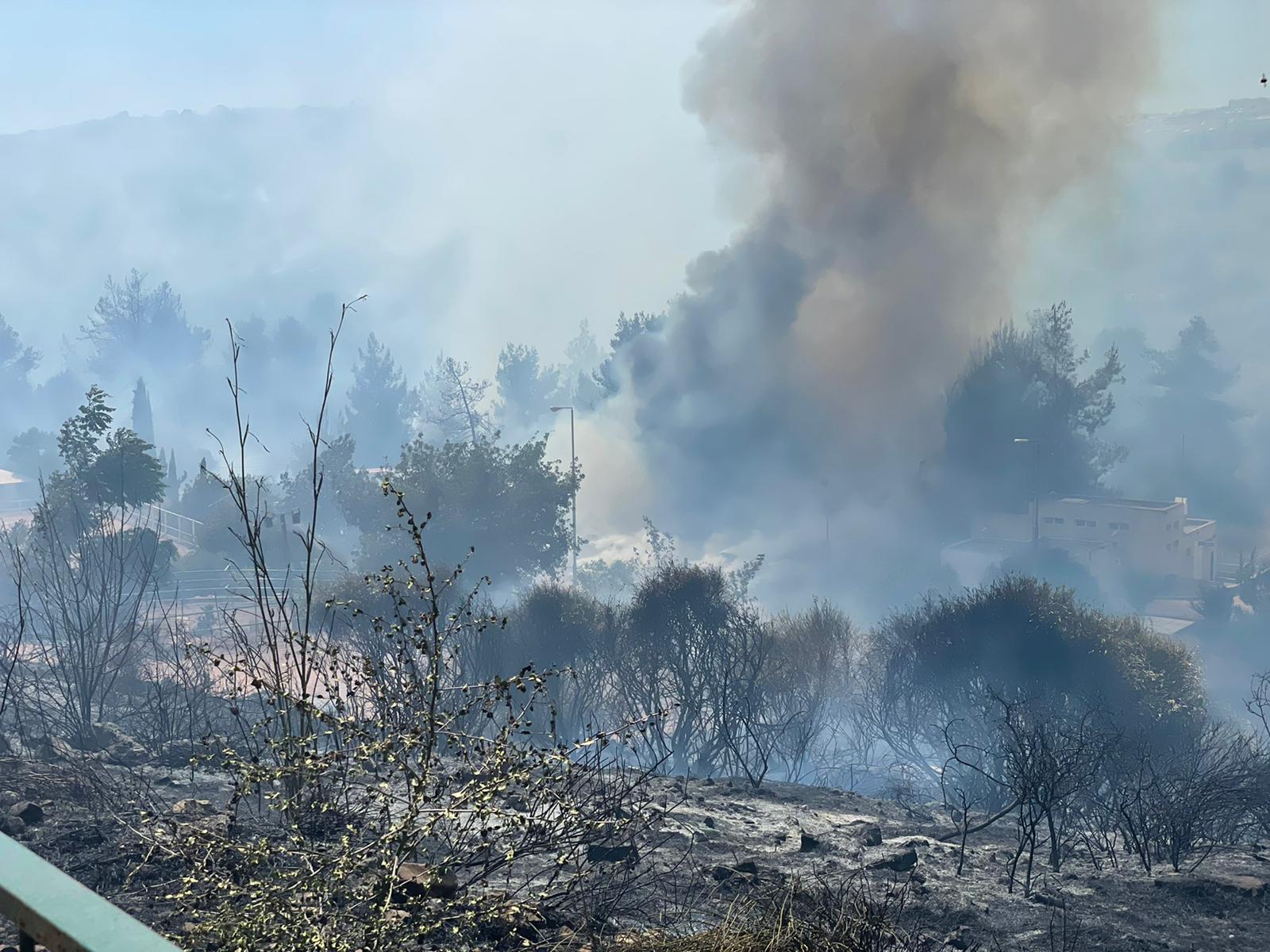 רחובות שלמים פונו, עשן מכסה יישובים בגוש עציון