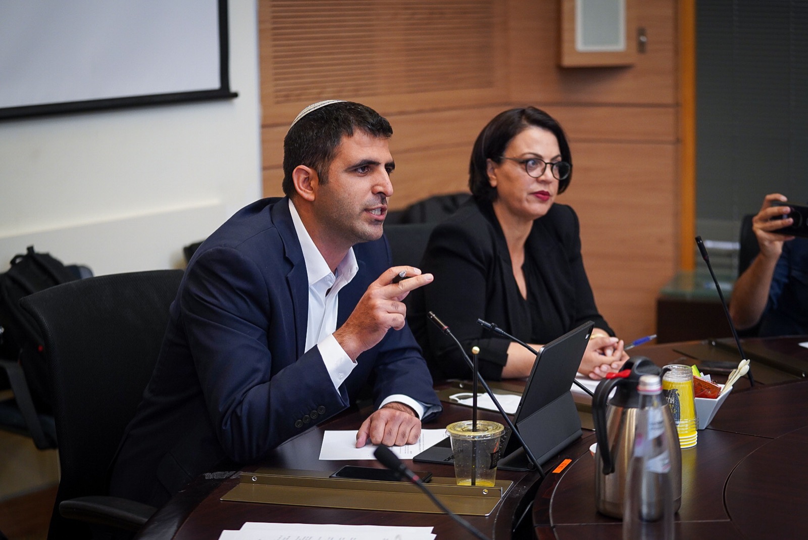דיסטל וקרעי היום בוועדה המסדרת