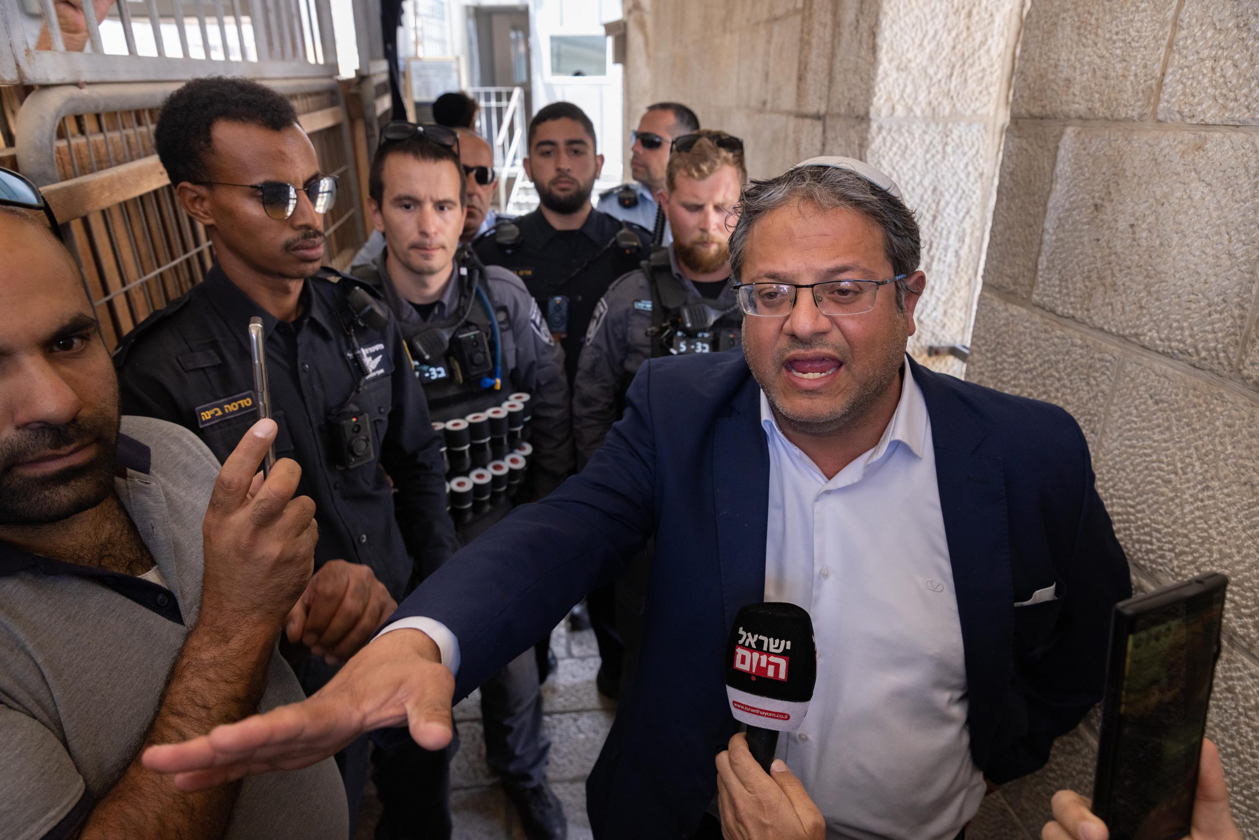 למרות המפכ"ל ובג"צ: בן גביר יגיע הערב לשער שכם