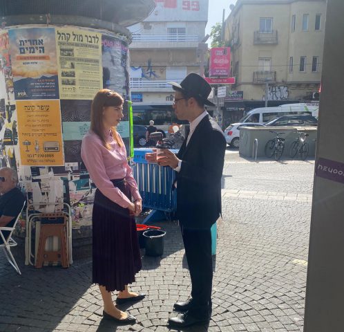 הזוג המדובר, מאיה ורטהיימר ואורי לייזרוביץ במהלך הצילומים (באדיבות הוט)
