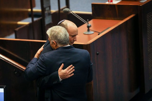 מילים: ראש הממשלה; הכירו את השירים של יאיר לפיד