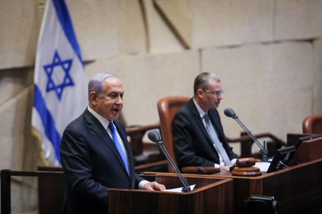 מחאות מול ביתו של בנט: "ממשלה של מחבלים"