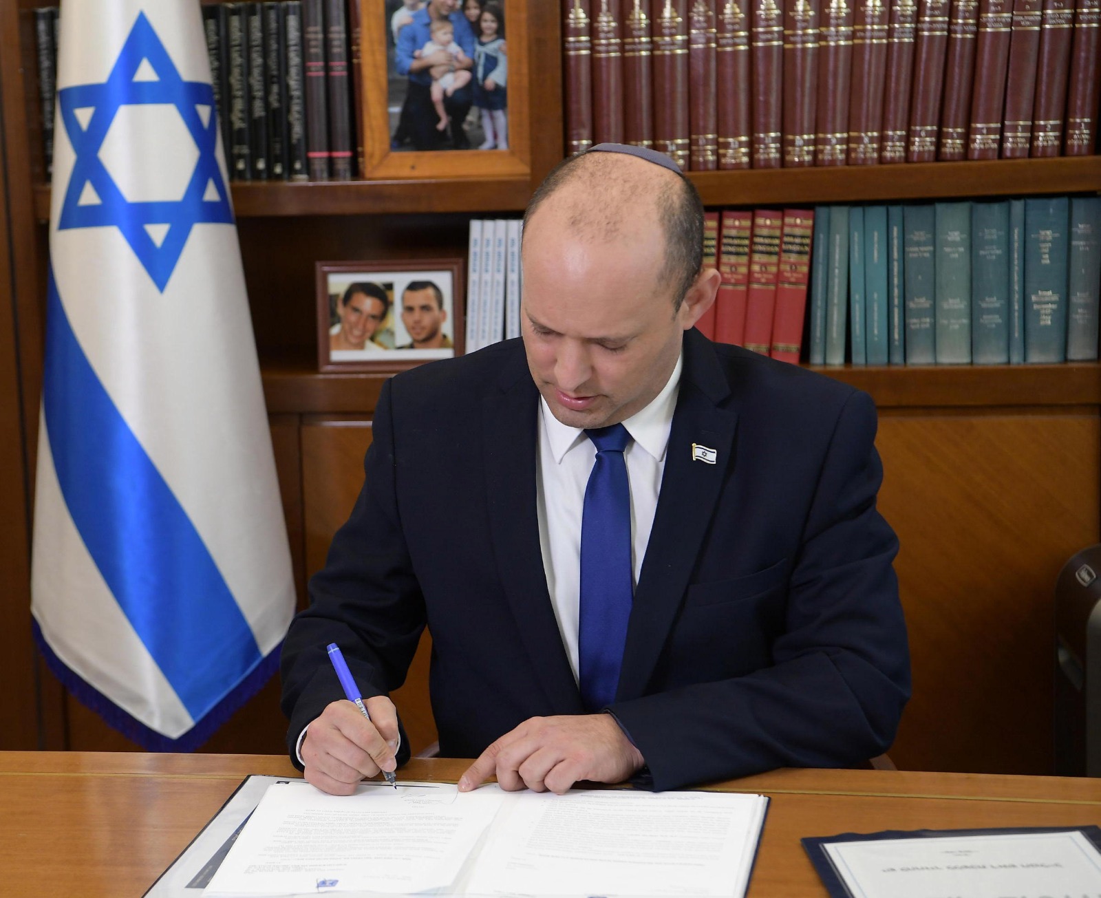 צמרת סרוגה: צפו בתמונה ההיסטורית מלשכת רה"מ