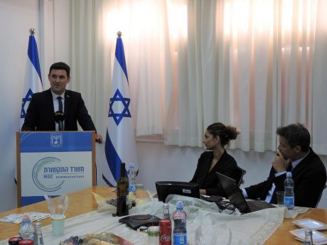 שר חדש ישן: יועז הנדל חזר למשרד התקשורת • צפו