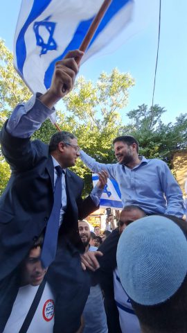 אלפים צועדים בריקודגלים; סמוטריץ' רקד עם קרעי
