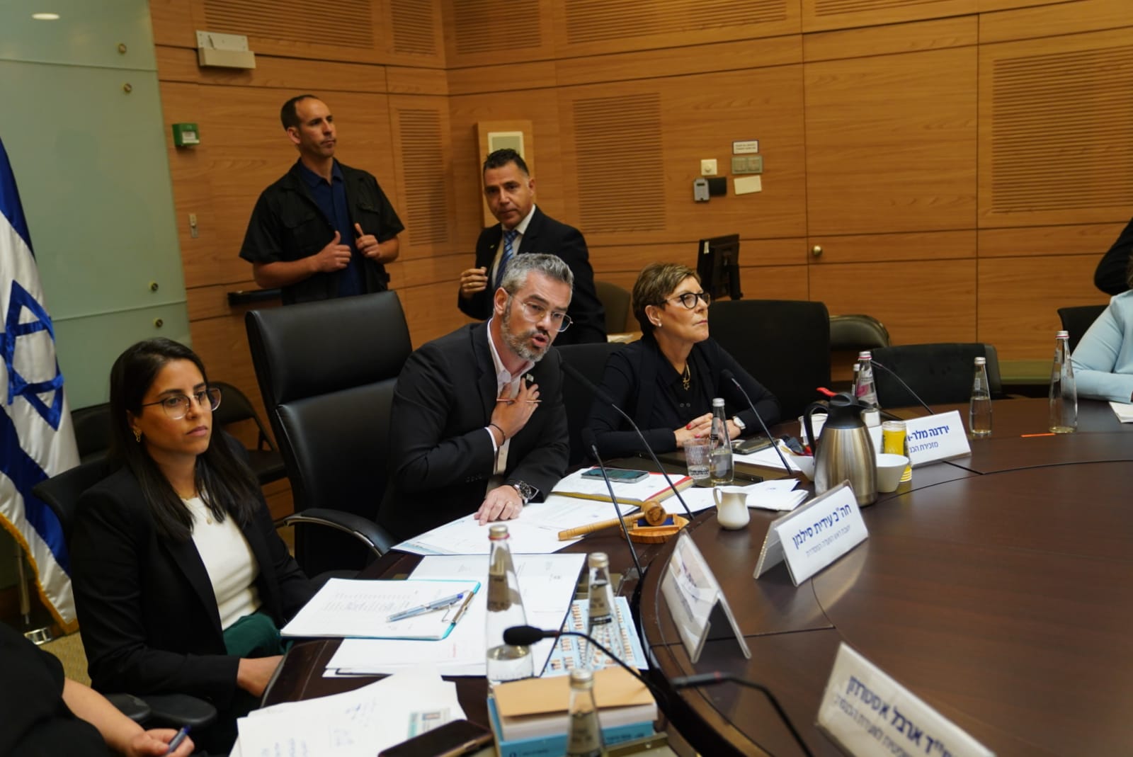 צפו: טופורובסקי מסלק ח"כים מהאופוזיציה בכוח