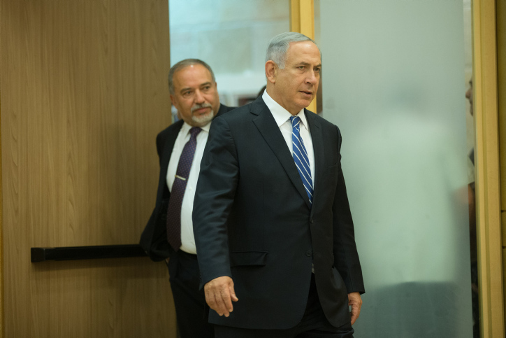 היועץ חושף: זו הסיבה לקרע החריף בין ליברמן לנתניהו