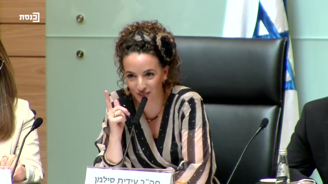 בלאגן בוועדה המסדרת: 'דברי כבר'; 'ילדה קטנה'.צפו