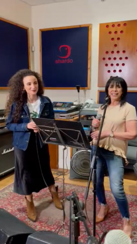יובל דיין וגלי עטרי בחדר החזרות