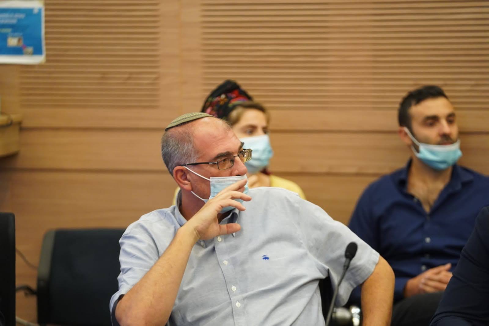 האם ניר אורבך באמת תוקע את חוק החשמל?