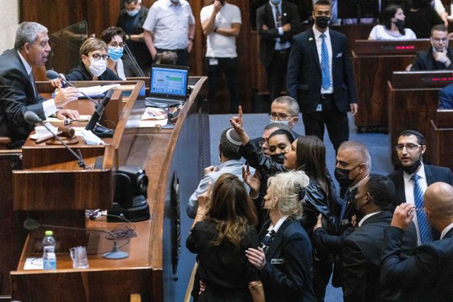 המהומה במהלך ההצבעה על החוק על רקע ההצבעה הכפולה