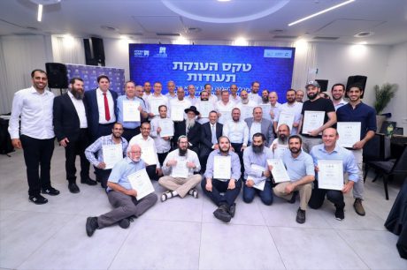 כבוד: מכללת צורבא מרבנן חילקה תעודות רועה רוחני