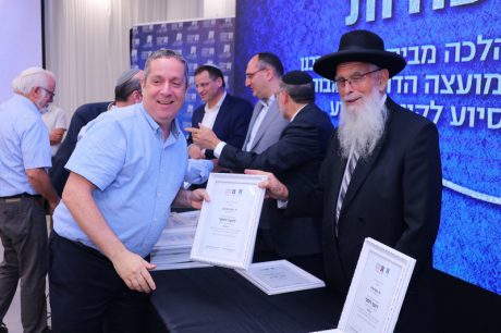 כבוד: מכללת צורבא מרבנן חילקה תעודות רועה רוחני