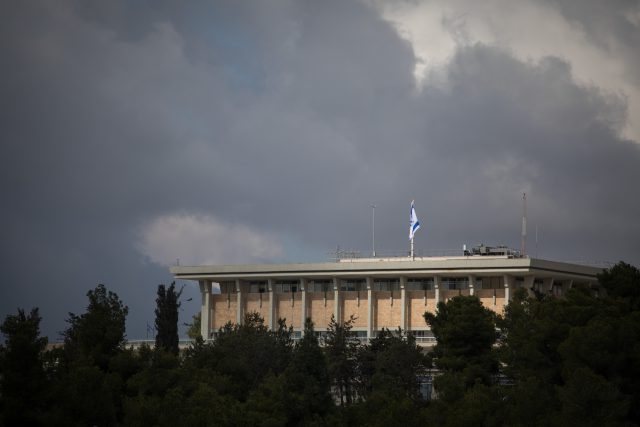 למה בנט ולפיד מפקירים את הכנסת? | פרשנות