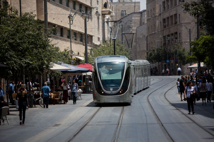 צעיר ערבי איים על נוסעי הרכבת עם סכין צעצוע