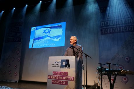 גנץ הציג: תוכנית 'ההפוגות' לפינוי תושבי עוטף עזה