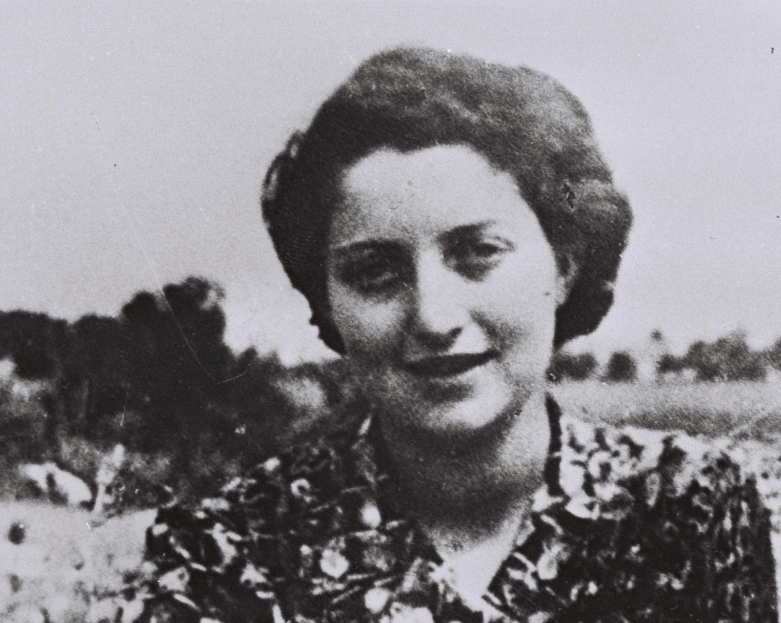 חנה סנש בקיבוץ שדות ים.