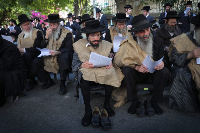 צפו: תיקון לתשעת הימים נגד הרכבת הקלה