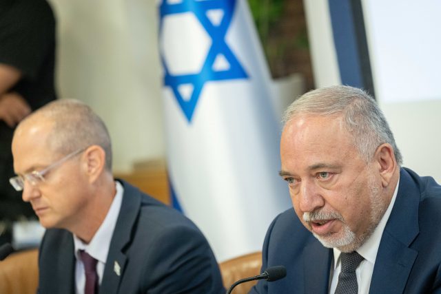 השרים ליברמן ופורר